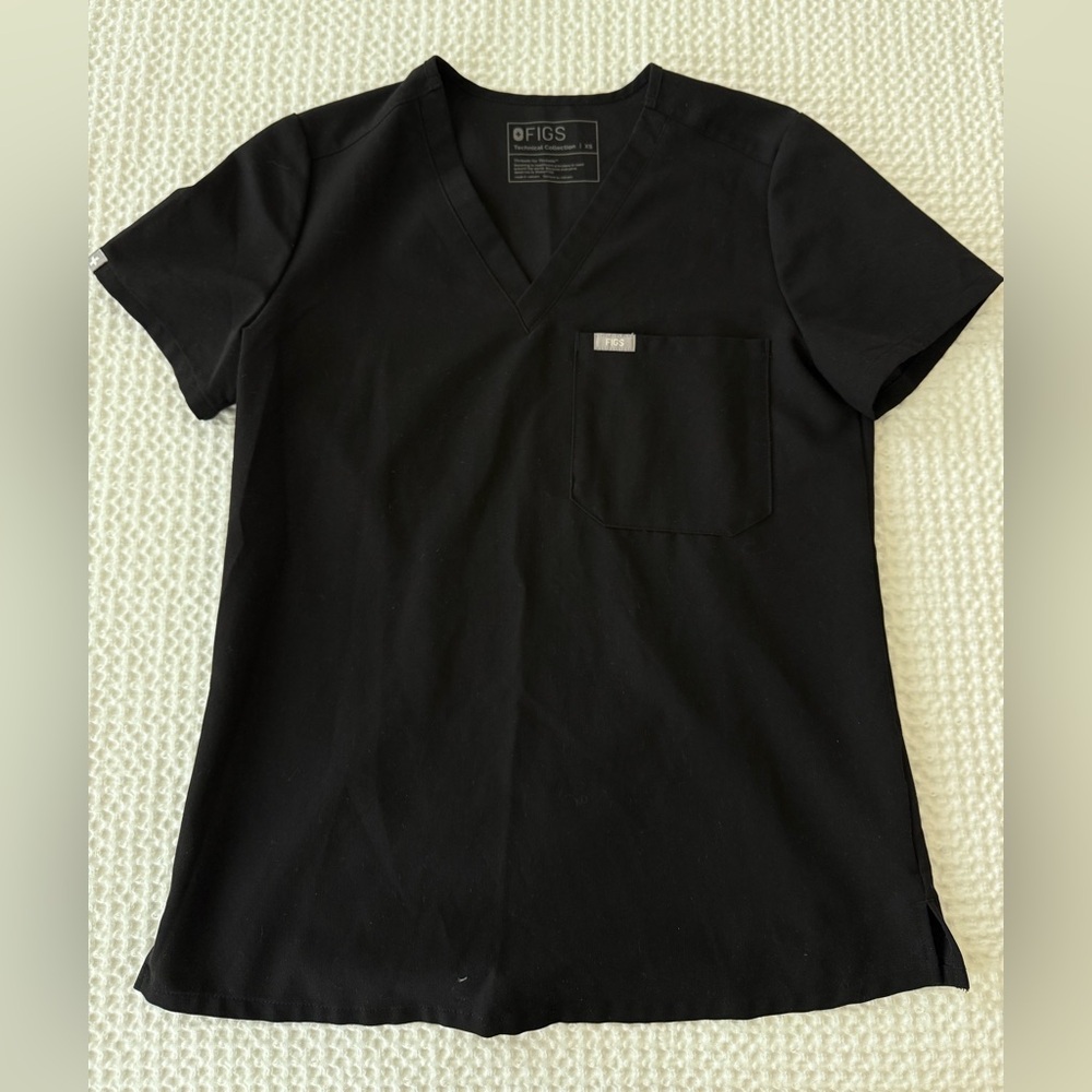 FIGS Women’s Black Top Size XS - Gently Worn